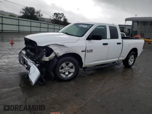 2018 Ram 1500 Tradesman z VIN 1C6RR6FT3JS317964, wystawiony jako Copart lot #85601635 z przebiegiem 142 145 mil mil oraz Szkoda całkowita • Salvage title. Historia ofert i sprzedaży dostępna na DreamBid. Obrazek 1.