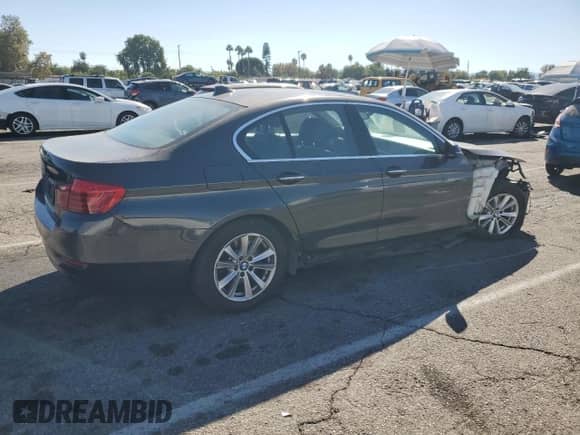 2015 BMW 5 Series 528i с VIN WBA5A5C58FD515608, выставлен на аукционе Copart как лот 85377935 с пробегом 141 093 миль миль и Списание • Salvage title. История ставок и продаж доступна на DreamBid. Изображение 3.