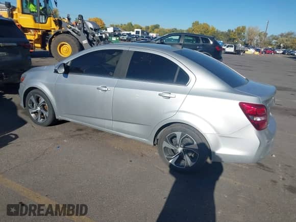 2017 Chevrolet Sonic Premier z VIN 1G1JF5SB9H4128474, wystawiony jako IAAI lot #43501776 z przebiegiem 78 088 mil mil oraz . Historia ofert i sprzedaży dostępna na DreamBid. Obrazek 3.