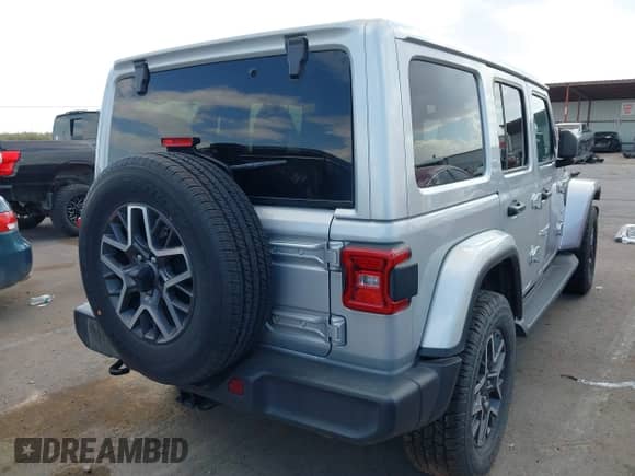 2024 Jeep Wrangler Sahara с VIN 1C4PJXEN5RW129340, выставлен на аукционе IAAI как лот 43058894 с пробегом 47 467 миль миль и . История ставок и продаж доступна на DreamBid. Изображение 4.