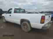 2002 Chevrolet Silverado 1500 z VIN 1GCEC14W32Z142164, wystawiony jako Copart lot #58081025 z przebiegiem 162 501 mil mil oraz Szkoda całkowita • Salvage title. Historia ofert i sprzedaży dostępna na DreamBid. Obrazek 2.