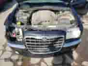 2008 Chrysler 300 C Hemi с VIN 2C3KA63H38H335954, выставлен на аукционе Copart как лот 65041354 с пробегом 206 623 миль миль и Списание • Salvage title. История ставок и продаж доступна на DreamBid. Изображение 11.