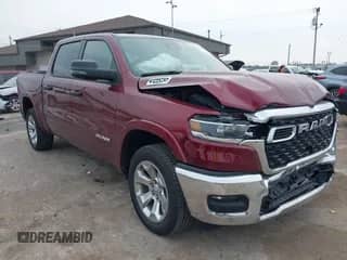 2025 Ram 1500 Big Horn z VIN 1C6SRFFP2SN529470, wystawiony jako IAAI lot #42406473 z przebiegiem 23 625 mil mil oraz . Historia ofert i sprzedaży dostępna na DreamBid. Obrazek 1.