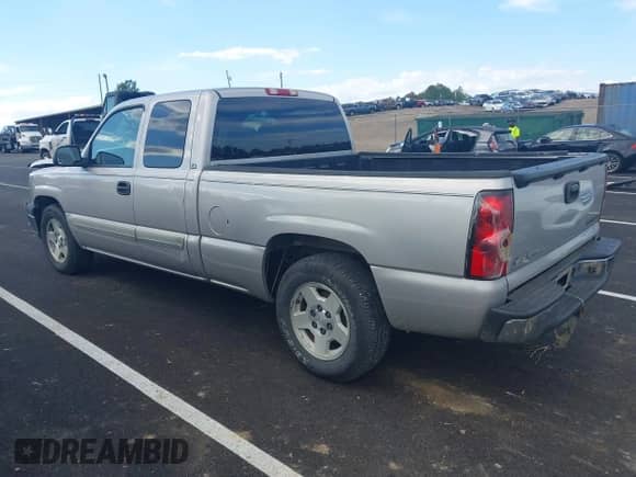 2005 Chevrolet Silverado 1500 LS z VIN 2GCEC19V751152385, wystawiony jako IAAI lot #43360918 z przebiegiem 158 152 mil mil oraz . Historia ofert i sprzedaży dostępna na DreamBid. Obrazek 3.