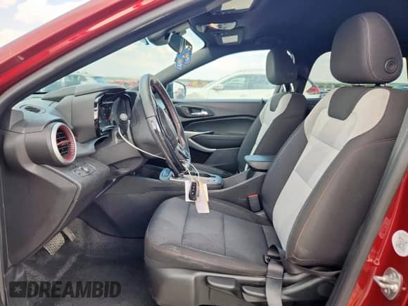 2024 Chevrolet Trax 1RS с VIN KL77LGE23RC223845, выставлен на аукционе Copart как лот 69823785 с пробегом 16 008 миль миль и Списание • Salvage title. История ставок и продаж доступна на DreamBid. Изображение 7.