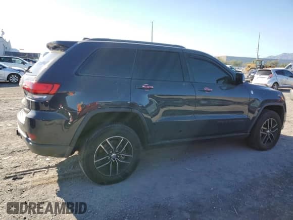 2017 Jeep Grand Cherokee Trailhawk z VIN 1C4RJFLT1HC801964, wystawiony jako Copart lot #81620235 z przebiegiem 116 245 mil mil oraz Szkoda całkowita • Salvage title. Historia ofert i sprzedaży dostępna na DreamBid. Obrazek 3.