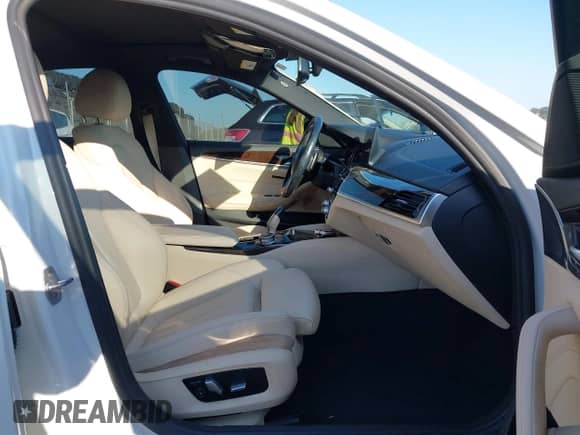 2018 BMW 5 Series 530i xDrive с VIN WBAJA7C50JWA73210, выставлен на аукционе IAAI как лот 43209280 с пробегом 108 210 миль миль и . История ставок и продаж доступна на DreamBid. Изображение 5.