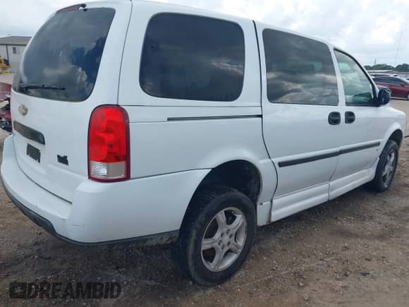 2006 Chevrolet Uplander LS Fleet z VIN 1GBDV13L26D136716, wystawiony jako IAAI lot #42631588 z przebiegiem 313 515 mil mil oraz . Historia ofert i sprzedaży dostępna na DreamBid. Obrazek 4.
