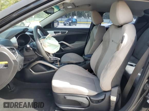 2014 Hyundai Veloster z VIN KMHTC6AD3EU196343, wystawiony jako Copart lot #59891375 z przebiegiem 127 594 mil mil oraz Szkoda całkowita • Salvage title. Historia ofert i sprzedaży dostępna na DreamBid. Obrazek 7.