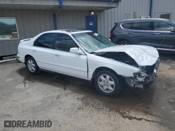 1996 Honda Accord EX z VIN 1HGCE6678TA014024, wystawiony jako Copart lot #62682674 z przebiegiem 238 989 mil mil oraz Szkoda całkowita • Salvage title. Historia ofert i sprzedaży dostępna na DreamBid. Obrazek 4.