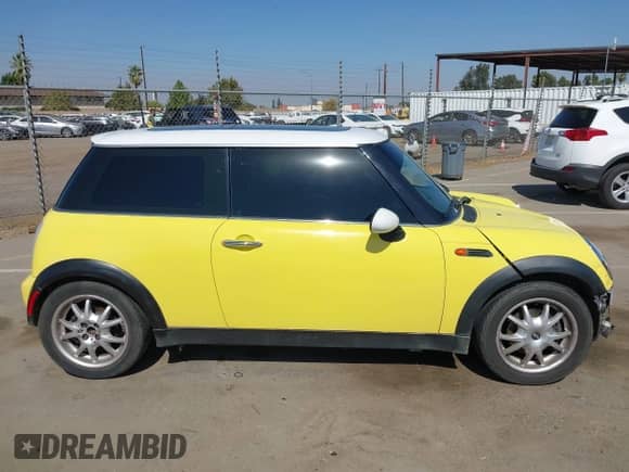 2004 MINI Hardtop with VIN WMWRC33424TJ62339, listed as a IAAI auction lot 43241929 with 147,645 mi miles and . Bid and sale history available at DreamBid. Image 14.