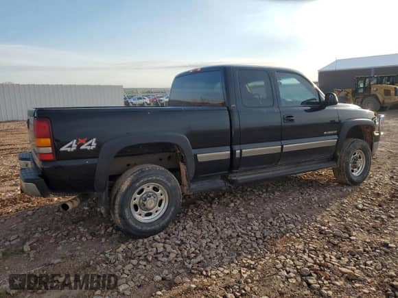 2001 Chevrolet Silverado 2500HD LS z VIN 1GCHK29U21E270835, wystawiony jako Copart lot #55666065 z przebiegiem 128 047 mil mil oraz Czysty tytuł • Clean title. Historia ofert i sprzedaży dostępna na DreamBid. Obrazek 3.