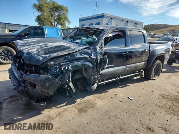 2018 Toyota Tacoma SR z VIN 3TMCZ5AN8JM175959, wystawiony jako Copart lot #81135665 z przebiegiem 103 639 mil mil oraz Szkoda całkowita • Salvage title. Historia ofert i sprzedaży dostępna na DreamBid. Obrazek 1.