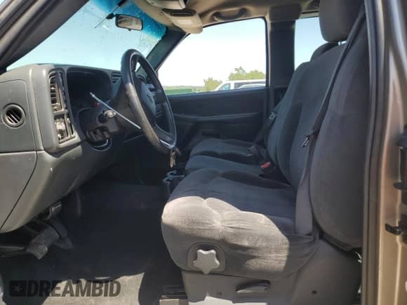 2002 Chevrolet Silverado 2500HD LS с VIN 1GCHK29UX2E293779, выставлен на аукционе Copart как лот 61271445 с пробегом 86 812 миль миль и Чистый • Clean title. История ставок и продаж доступна на DreamBid. Изображение 7.