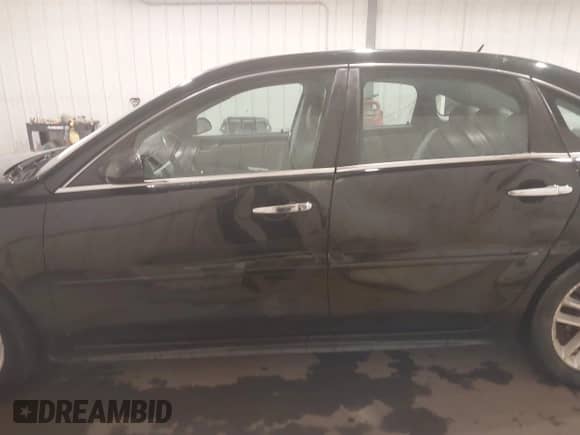 2010 Chevrolet Impala LTZ z VIN 2G1WC5EMXA1155924, wystawiony jako IAAI lot #43445319 z przebiegiem 209 290 mil mil oraz . Historia ofert i sprzedaży dostępna na DreamBid. Obrazek 14.