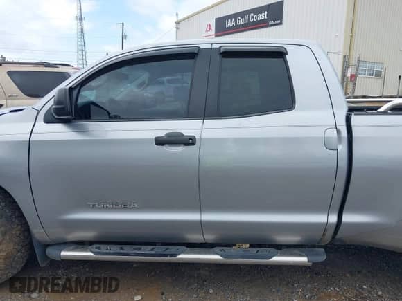 2012 Toyota Tundra z VIN 5TFRU5F14CX027982, wystawiony jako IAAI lot #42369647 z przebiegiem 169 286 mil mil oraz . Historia ofert i sprzedaży dostępna na DreamBid. Obrazek 14.
