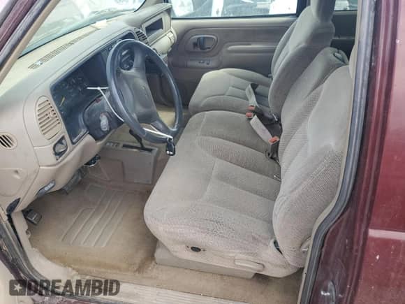 1998 Chevrolet Silverado 2500 с VIN 1GCGK29R0WE209238, выставлен на аукционе Copart как лот 65289165 с пробегом 141 791 миль миль и Списание • Salvage title. История ставок и продаж доступна на DreamBid. Изображение 7.