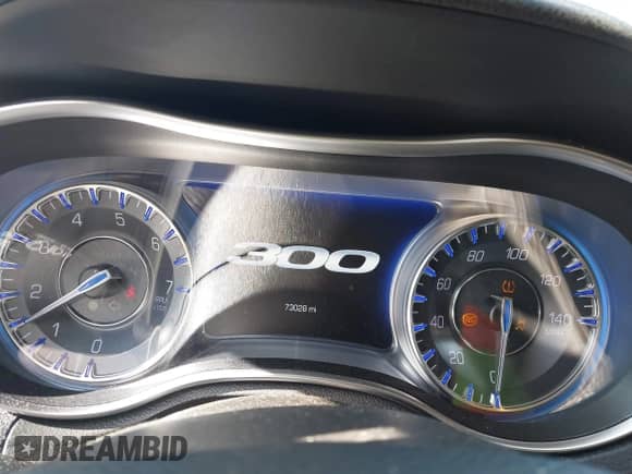 2017 Chrysler 300 C с VIN 2C3CCAKG0HH597103, выставлен на аукционе IAAI как лот 42497238 с пробегом 73 028 миль миль и . История ставок и продаж доступна на DreamBid. Изображение 7.