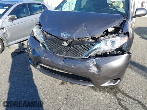 2015 Toyota Sienna LE z VIN 5TDKK3DC0FS671554, wystawiony jako IAAI lot #43539146 z przebiegiem 189 016 mil mil oraz . Historia ofert i sprzedaży dostępna na DreamBid. Obrazek 6.