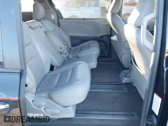 2017 Toyota Sienna XLE Auto Access Seat z VIN 5TDYZ3DC2HS805845, wystawiony jako IAAI lot #41456888 z przebiegiem 138 475 mil mil oraz . Historia ofert i sprzedaży dostępna na DreamBid. Obrazek 8.