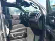 2023 Ram 1500 Laramie z VIN 1C6RREJT1PN620038, wystawiony jako IAAI lot #43394924 z przebiegiem 31 937 mil mil oraz . Historia ofert i sprzedaży dostępna na DreamBid. Obrazek 5.