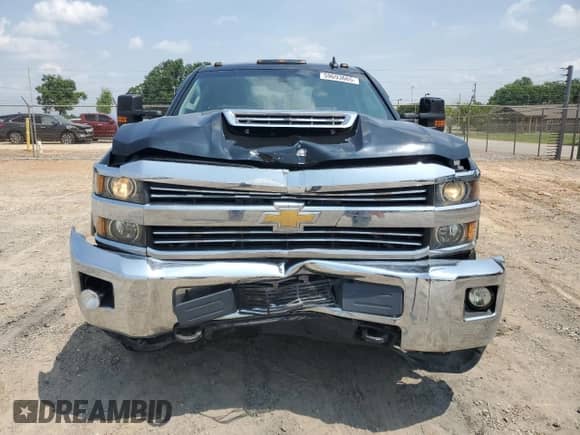 2018 Chevrolet Silverado 3500HD LT с VIN 1GC4KZCY1JF284528, выставлен на аукционе Copart как лот 59693665 с пробегом 301 957 миль миль и Списание • Salvage title. История ставок и продаж доступна на DreamBid. Изображение 5.