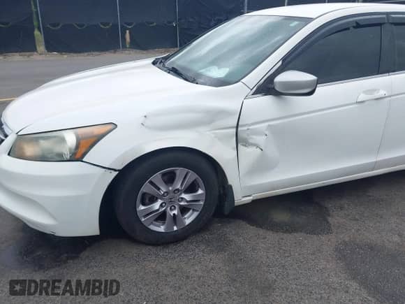 2012 Honda Accord SE z VIN 1HGCP2F62CA235693, wystawiony jako IAAI lot #41956135 z przebiegiem 230 249 mil mil oraz . Historia ofert i sprzedaży dostępna na DreamBid. Obrazek 6.