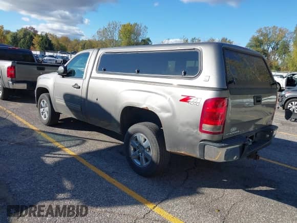 2013 GMC Sierra 1500 SLE z VIN 1GTN2VE08DZ118952, wystawiony jako IAAI lot #43537156 z przebiegiem 338 901 mil mil oraz . Historia ofert i sprzedaży dostępna na DreamBid. Obrazek 3.