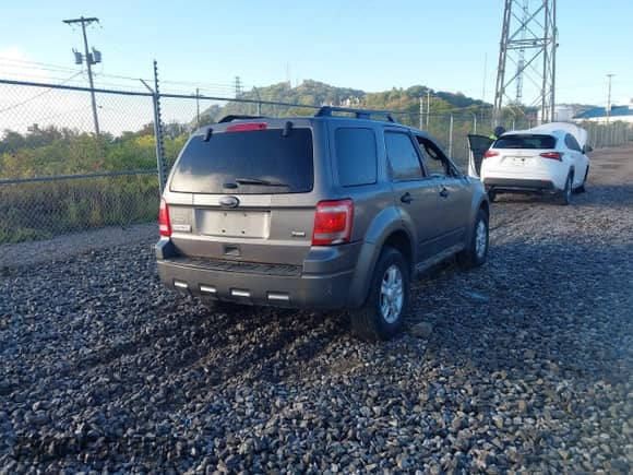 2011 Ford Escape XLT с VIN 1FMCU9DGXBKA87356, выставлен на аукционе IAAI как лот 43392718 с пробегом 200 720 миль миль и . История ставок и продаж доступна на DreamBid. Изображение 4.