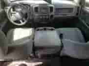 2015 Ram 1500 Tradesman z VIN 1C6RR6KM3FS581319, wystawiony jako Copart lot #51818455 z przebiegiem 130 865 mil mil oraz Szkoda całkowita • Salvage title. Historia ofert i sprzedaży dostępna na DreamBid. Obrazek 8.