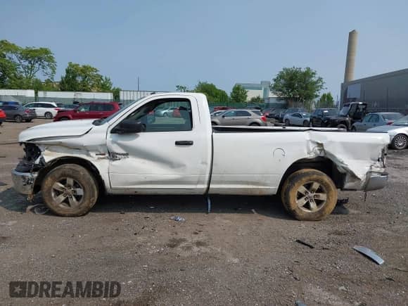 2019 Ram 1500 Tradesman z VIN 3C6JR6DT8KG537254, wystawiony jako IAAI lot #42417518 z przebiegiem 113 491 mil mil oraz . Historia ofert i sprzedaży dostępna na DreamBid. Obrazek 15.