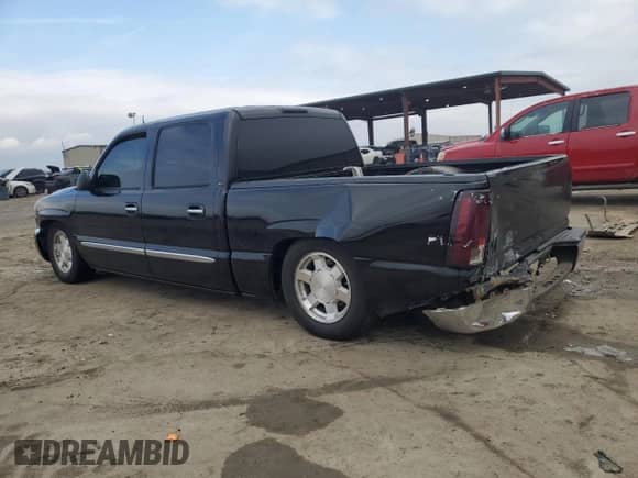 2005 GMC Sierra 1500 SLT z VIN 2GTEC13TX51146328, wystawiony jako Copart lot #43947725 z przebiegiem 350 898 mil mil oraz Szkoda całkowita • Salvage title. Historia ofert i sprzedaży dostępna na DreamBid. Obrazek 2.