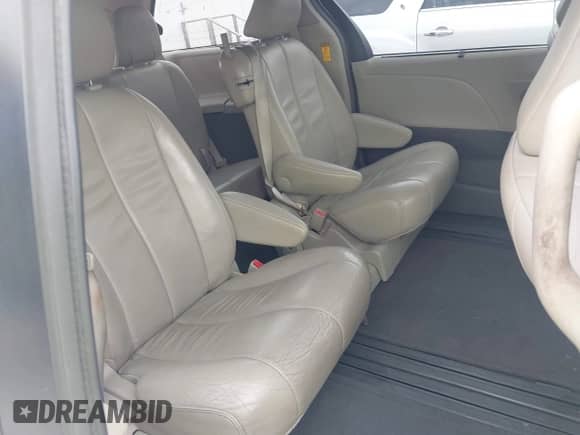 2014 Toyota Sienna XLE с VIN 5TDYK3DC2ES435898, выставлен на аукционе IAAI как лот 43253185 с пробегом 98 345 миль миль и . История ставок и продаж доступна на DreamBid. Изображение 8.