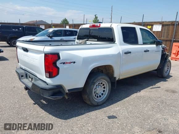 2023 Chevrolet Colorado 4WD Work Truck z VIN 1GCPTBEKXP1211738, wystawiony jako IAAI lot #42767861 z przebiegiem Nie podano mil oraz . Historia ofert i sprzedaży dostępna na DreamBid. Obrazek 4.