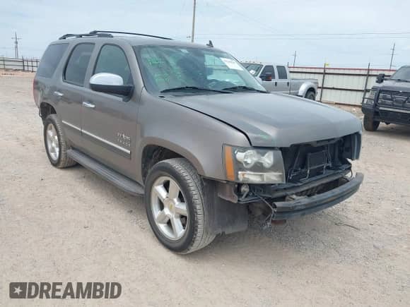2011 Chevrolet Tahoe LS z VIN 1GNSCAE03BR325746, wystawiony jako IAAI lot #42269547 z przebiegiem 140 492 mil mil oraz . Historia ofert i sprzedaży dostępna na DreamBid. Obrazek 1.