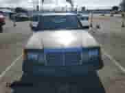 1987 Mercedes-Benz 300 E z VIN WDBEA30D6HA316823, wystawiony jako Copart lot #56622375 z przebiegiem 155 910 mil mil oraz Czysty tytuł • Clean title. Historia ofert i sprzedaży dostępna na DreamBid. Obrazek 5.