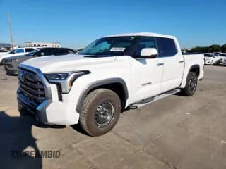 2023 Toyota Tundra Limited Hybrid z VIN 5TFJC5DB2PX022832, wystawiony jako Copart lot #70542985 z przebiegiem 22 417 mil mil oraz Szkoda całkowita • Salvage title. Historia ofert i sprzedaży dostępna na DreamBid. Obrazek 1.