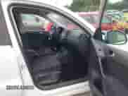 2017 Volkswagen Tiguan S с VIN WVGBV7AXXHK052651, выставлен на аукционе IAAI как лот 42993682 с пробегом 72 372 миль миль и . История ставок и продаж доступна на DreamBid. Изображение 5.