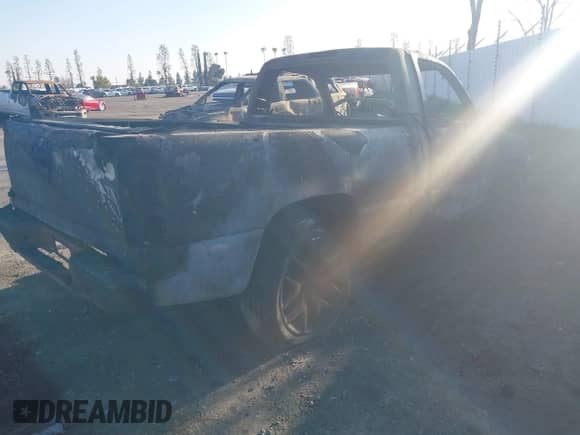 1999 GMC Sierra 1500 SL с VIN 1GTEC14V5XE850261, выставлен на аукционе IAAI как лот 41392845 с пробегом Не указан миль и . История ставок и продаж доступна на DreamBid. Изображение 4.
