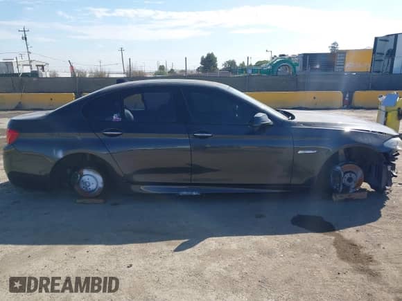 2013 BMW 5 Series 550i z VIN WBAFR9C59DDX79633, wystawiony jako IAAI lot #43262524 z przebiegiem 101 020 mil mil oraz . Historia ofert i sprzedaży dostępna na DreamBid. Obrazek 13.