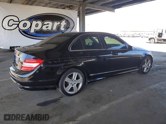 2010 Mercedes-Benz C 300 Luxury z VIN WDDGF5EB1AR100423, wystawiony jako Copart lot #82530695 z przebiegiem 140 179 mil mil oraz Szkoda całkowita • Salvage title. Historia ofert i sprzedaży dostępna na DreamBid. Obrazek 3.