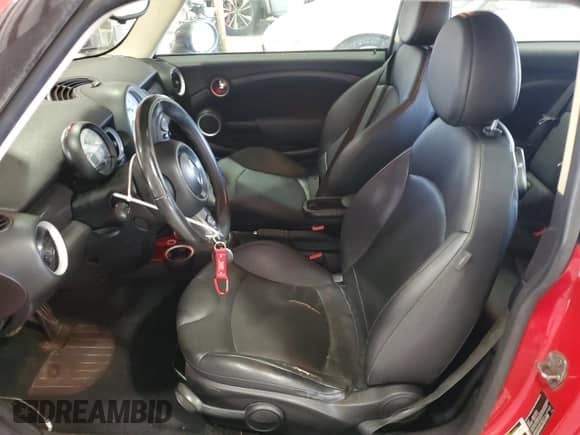2013 MINI Hardtop S with VIN WMWSV3C5XDT392313, listed as a Copart auction lot 84942945 with 64,086 mi miles and Salvage title. Bid and sale history available at DreamBid. Image 7.