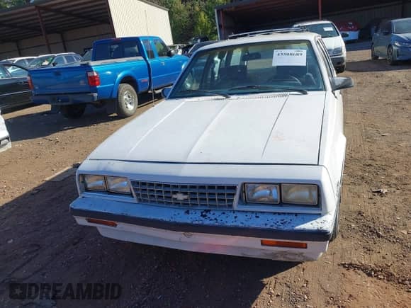 1984 Chevrolet Cavalier z VIN 1G1AD35P0EJ118687, wystawiony jako IAAI lot #43508689 z przebiegiem 887 672 mil mil oraz . Historia ofert i sprzedaży dostępna na DreamBid. Obrazek 6.