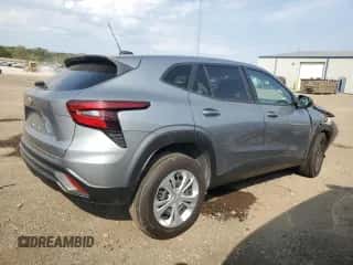 2025 Chevrolet Trax LS with VIN KL77LFEP7SC005645, listed as a Copart auction lot 82067175 with 2,632 mi miles and Non repairable. Bid and sale history available at DreamBid. Image 3.