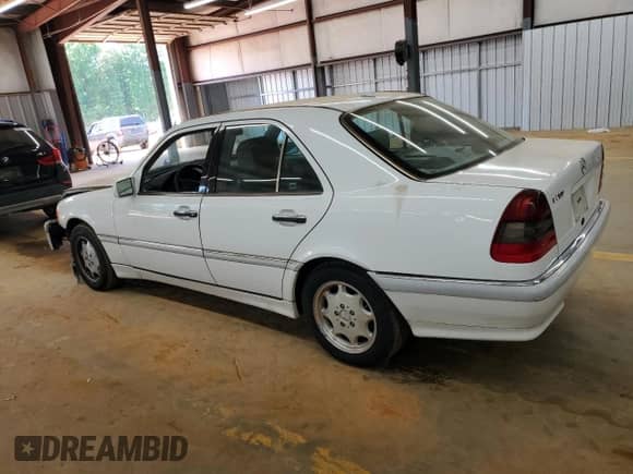 2000 Mercedes-Benz C 230/260/280/320 z VIN WDBHA29G2YA841169, wystawiony jako Copart lot #55229645 z przebiegiem Nie podano mil oraz Szkoda całkowita • Salvage title. Historia ofert i sprzedaży dostępna na DreamBid. Obrazek 2.