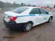 2013 Toyota Camry LE z VIN 4T1BD1FK0DU090370, wystawiony jako IAAI lot #42432008 z przebiegiem 266 087 mil mil oraz . Historia ofert i sprzedaży dostępna na DreamBid. Obrazek 4.