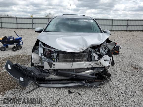 2022 Toyota Sienna XLE z VIN 5TDYSKFC0NS063131, wystawiony jako Copart lot #51528125 z przebiegiem 27 520 mil mil oraz Szkoda całkowita • Salvage title. Historia ofert i sprzedaży dostępna na DreamBid. Obrazek 5.