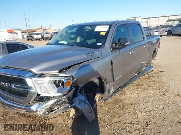 2020 Ram 1500 Big Horn z VIN 1C6RREFT2LN160536, wystawiony jako IAAI lot #41259381 z przebiegiem 101 105 mil mil oraz . Historia ofert i sprzedaży dostępna na DreamBid. Obrazek 6.