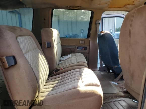 1994 Chevrolet Suburban z VIN 1GNFK16K3RJ445348, wystawiony jako Copart lot #48778895 z przebiegiem 264 441 mil mil oraz Szkoda całkowita • Salvage title. Historia ofert i sprzedaży dostępna na DreamBid. Obrazek 11.