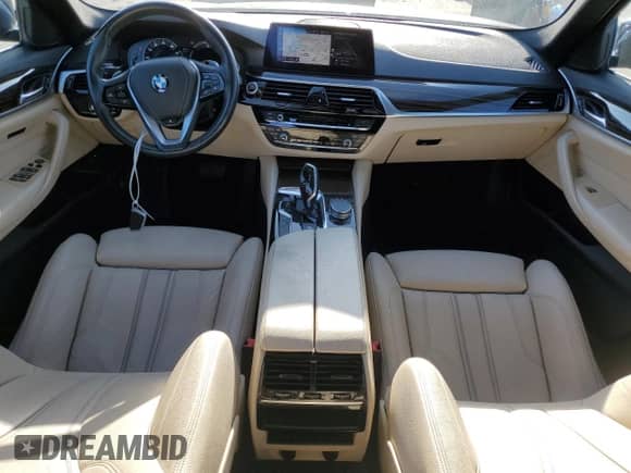 2019 BMW 5 Series 530e xDrive z VIN WBAJB1C51KB376996, wystawiony jako Copart lot #52581175 z przebiegiem 42 369 mil mil oraz Szkoda całkowita • Salvage title. Historia ofert i sprzedaży dostępna na DreamBid. Obrazek 8.